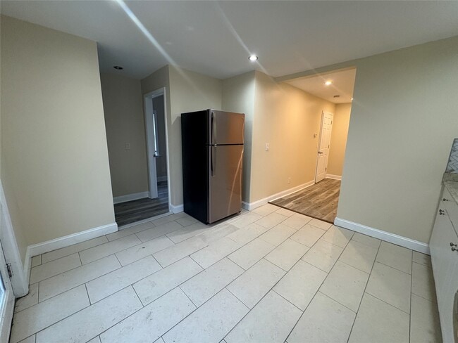 Photo - 24 Baxter St