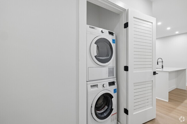 2BR, 2BA - 961SF - Laundry