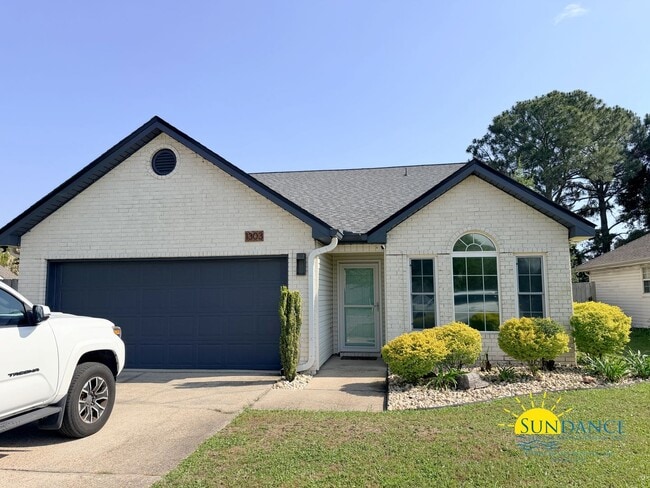 Building Photo - Stunning 3 Bedroom Home in Gulf Breeze with stand out accents!