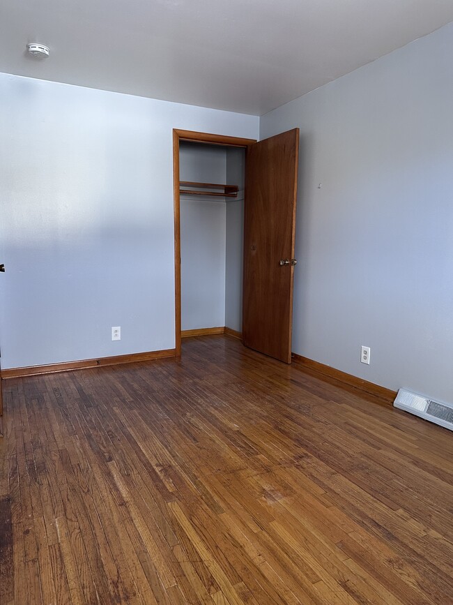 Photo - 47 Awood Pl Unit # 1