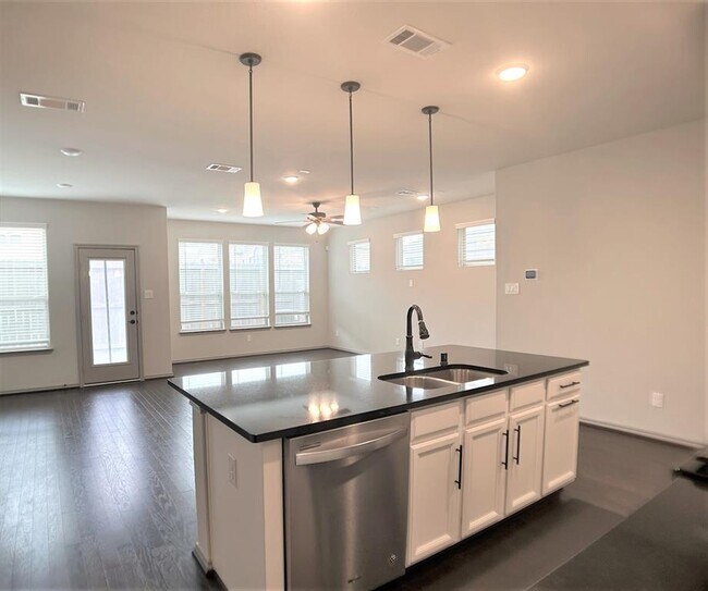 8656 Hollyoaks Creek Ln Condo Condo for Rent in Houston, TX