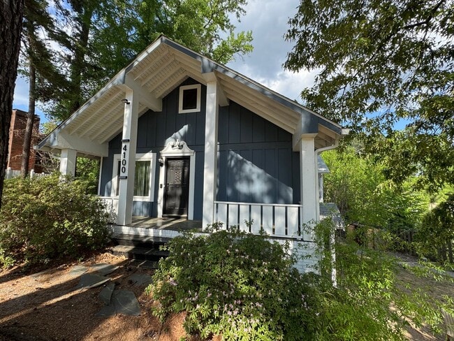 Building Photo - Private Duplex Style 2-bedroom!