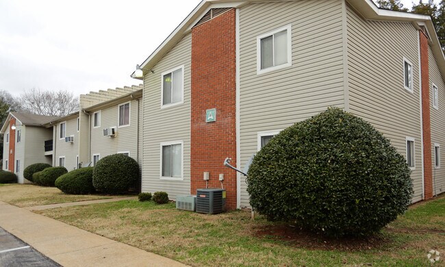 Oaks Apartments - Oaks Apartments