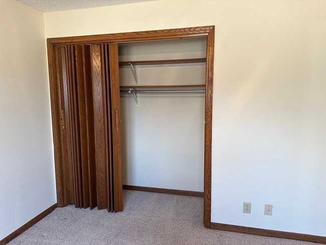 2-Bed S - Williamsburg Apartments