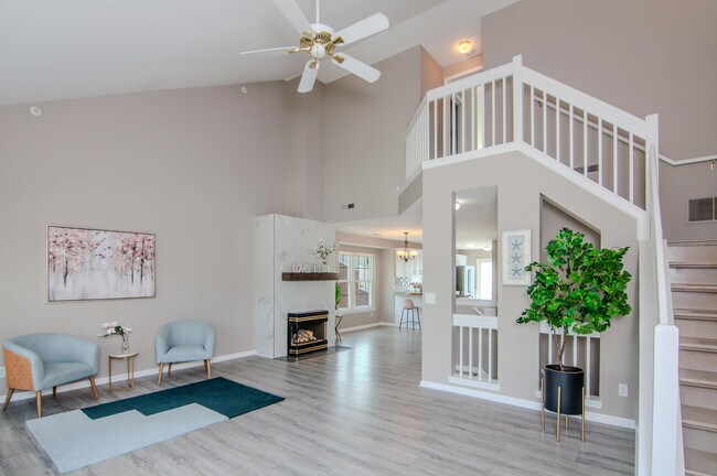 Photo - 1892 Lindsay Ln