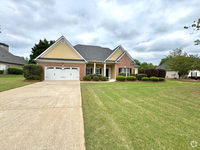 Building Photo - Inviting 4 bed 3.5 bath Home with Ample Li...