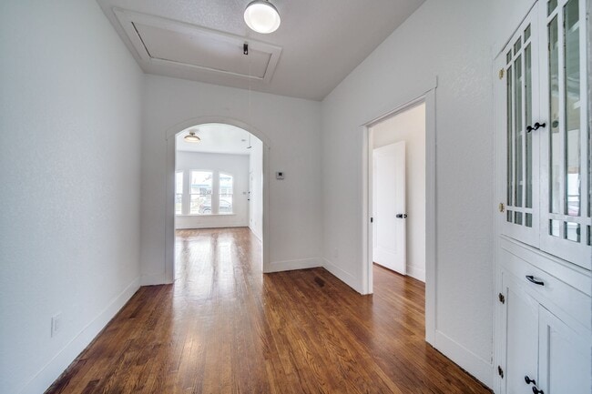 Photo - 322 E Locust St