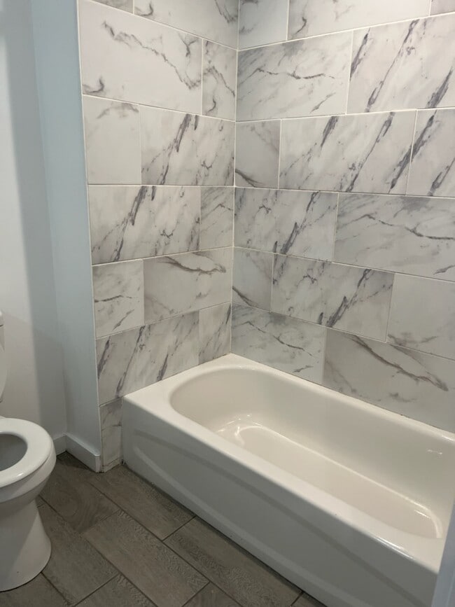 Building Photo - 4114 Cambridge St Unit 4126 Cambridge st