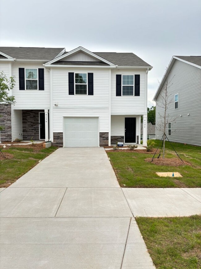 Brand New End-Unit Townhome in Charlotte! - Brand New End-Unit Townhome in Charlotte!