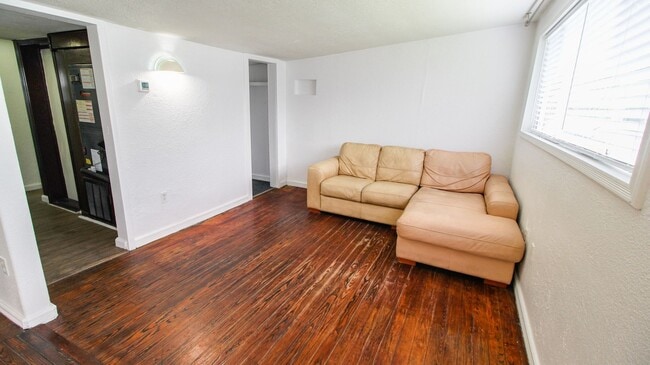 Photo - 1709 Cloverlawn Ave