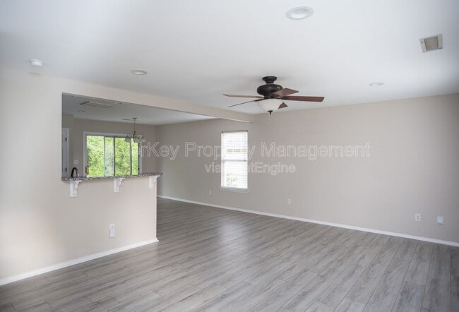 Photo - 204 Evening Star Dr