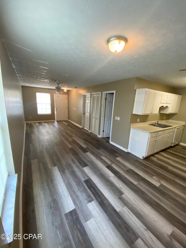 Photo - 2200 Laurie Ave