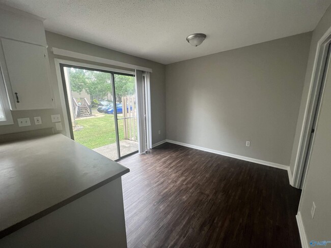 Photo - 9007 Mahogany Row SE