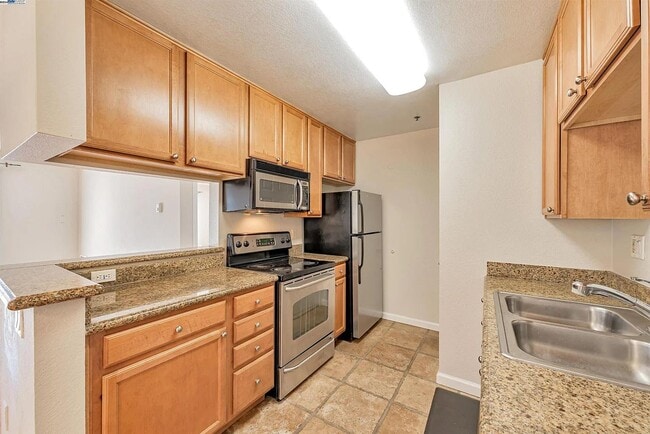 Photo - 880 E Fremont Ave