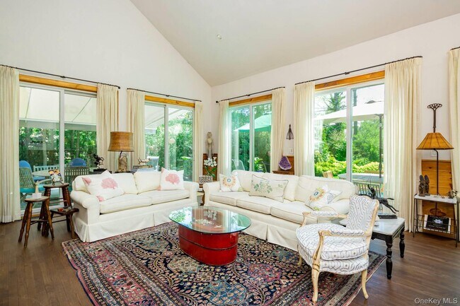 61 Huckleberry Ln