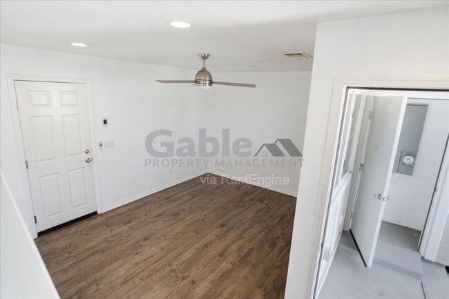 Photo - 14854 Nordhoff St