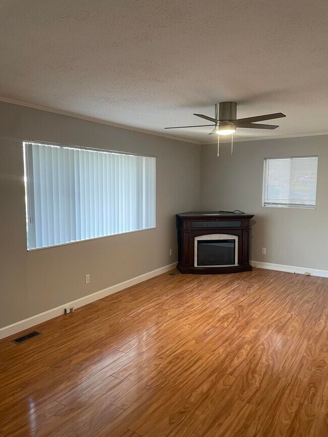 Photo - 3840 Forestview Dr NW