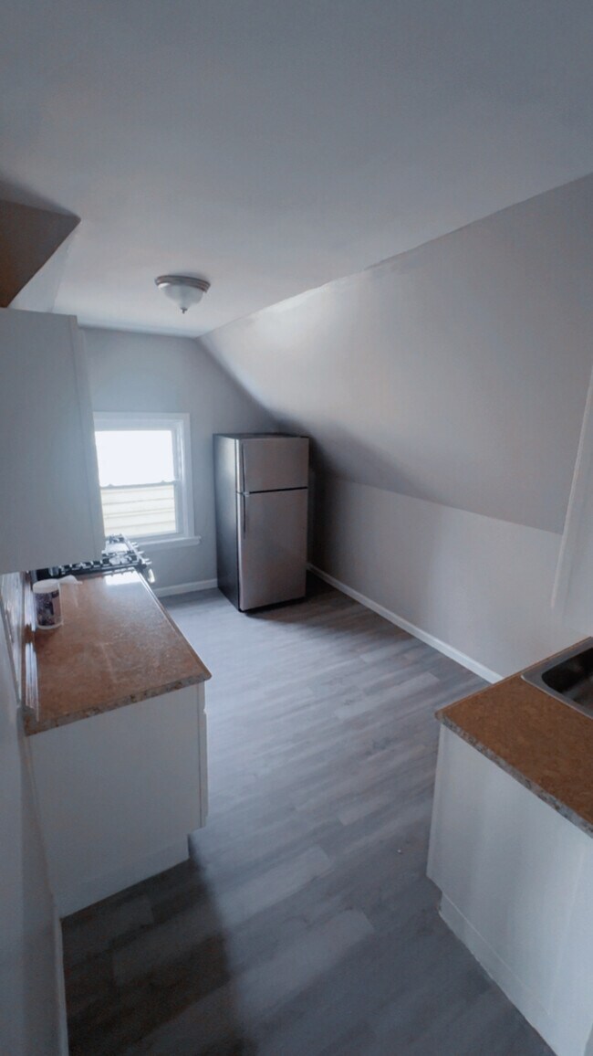 Photo - 93 Carnegie Ave Unit 3rd Floor