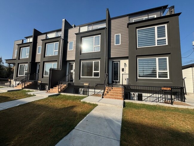 Photo - 4705 81 St NW