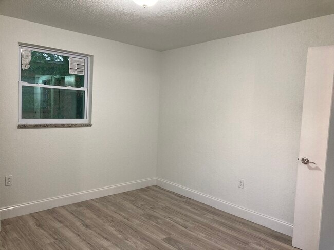 Photo - 4925 S 83rd St