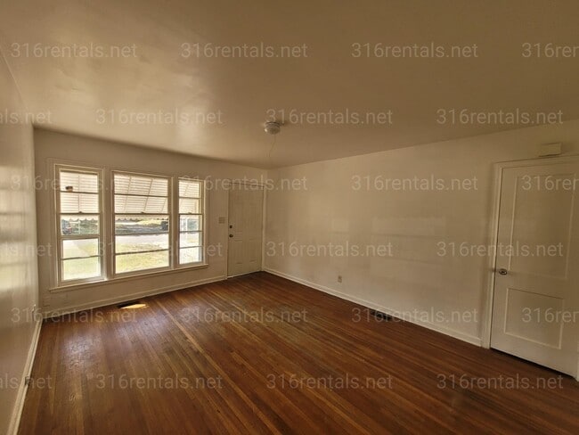 Photo - $1,050 - 3 bedroom/ 1 bathroom - Single Family Home