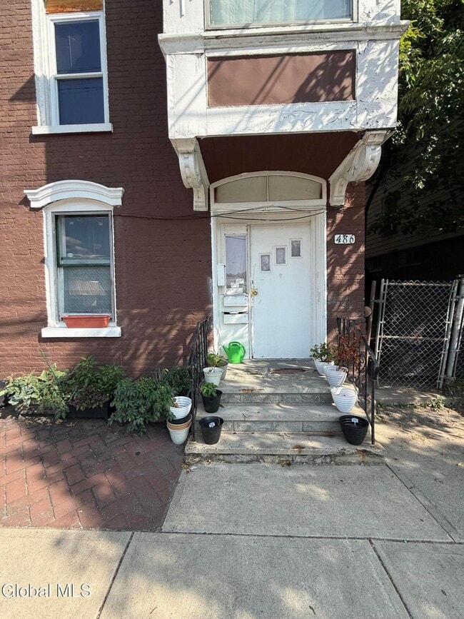 Photo - 486 4th St