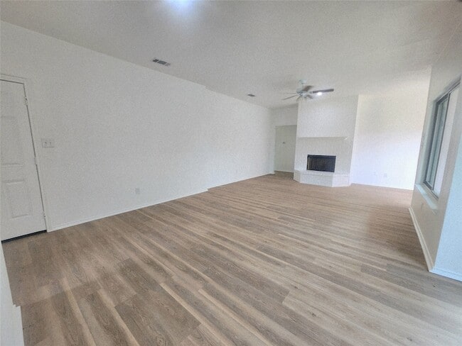 Photo - 802 Headwater Dr