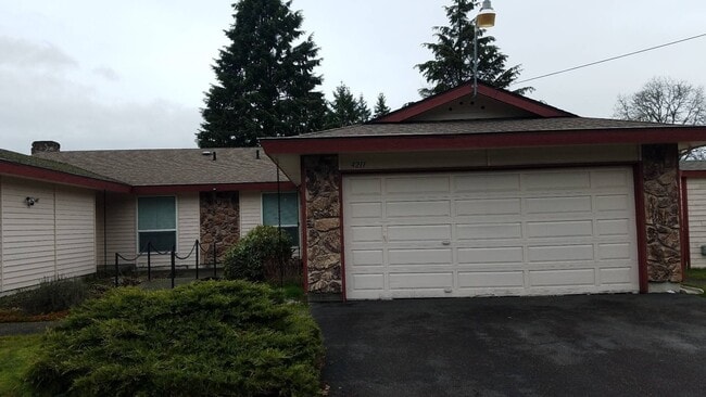Building Photo - Brigham, J (4209/4211) Unit 4211 Rental