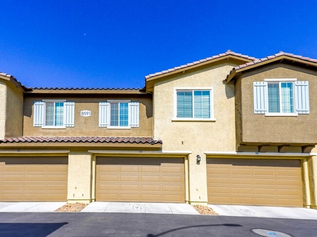 Building Photo - Beautiful Mountains Edge 3 Bedroom Townhome