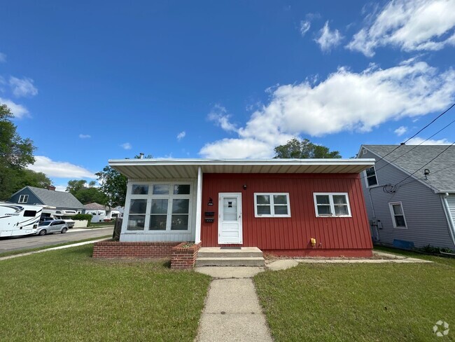 Building Photo - House- NW