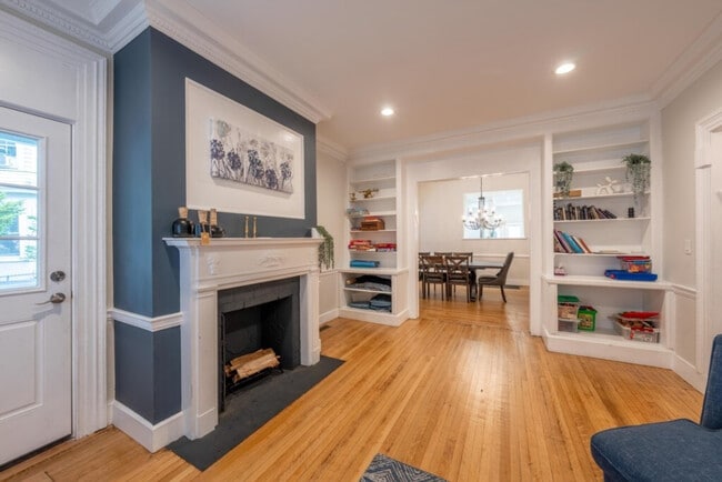 Photo - 139 W 4th Ave Unit ID1325027P