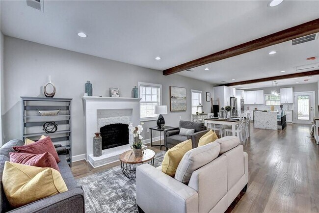 Photo - 663 Bryan St SE