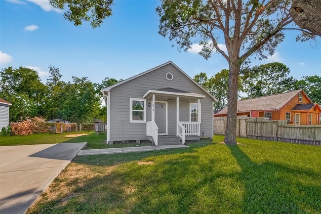 Photo - 2313 35th Ave N