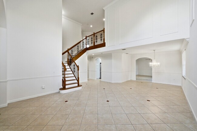 Elegante escalera de madera y hierro - 2388 SW 127th Ave
