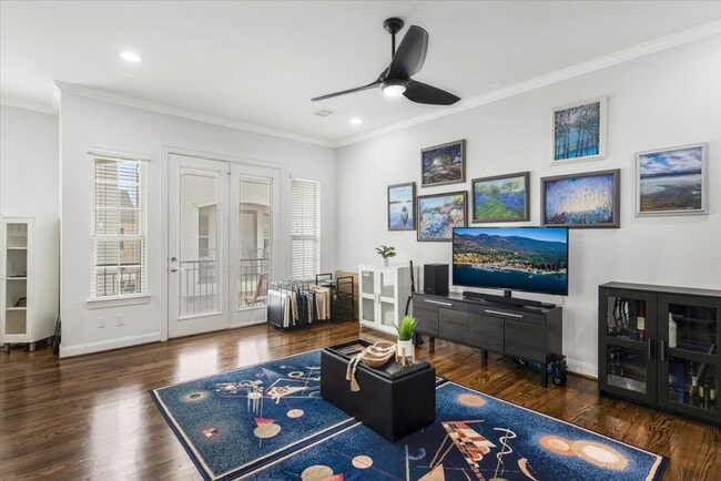 Photo - 8227 Cambridge St