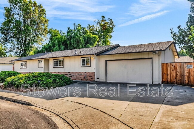 Photo - 925 St Louis Ct