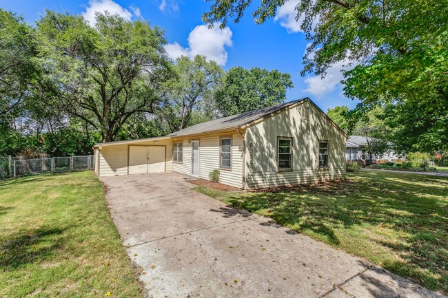 Beautifully Remodeled 3 bedroom/ 1 bath home! - Beautifully Remodeled 3 bedroom/ 1 bath home!