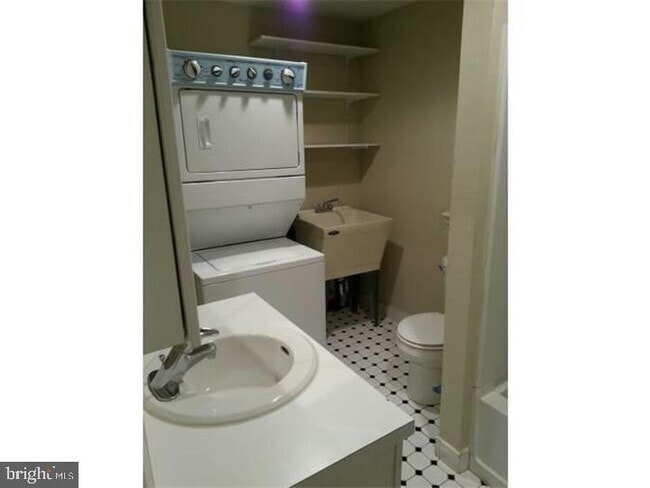 Building Photo - 767 S Front St Unit 1F Rental