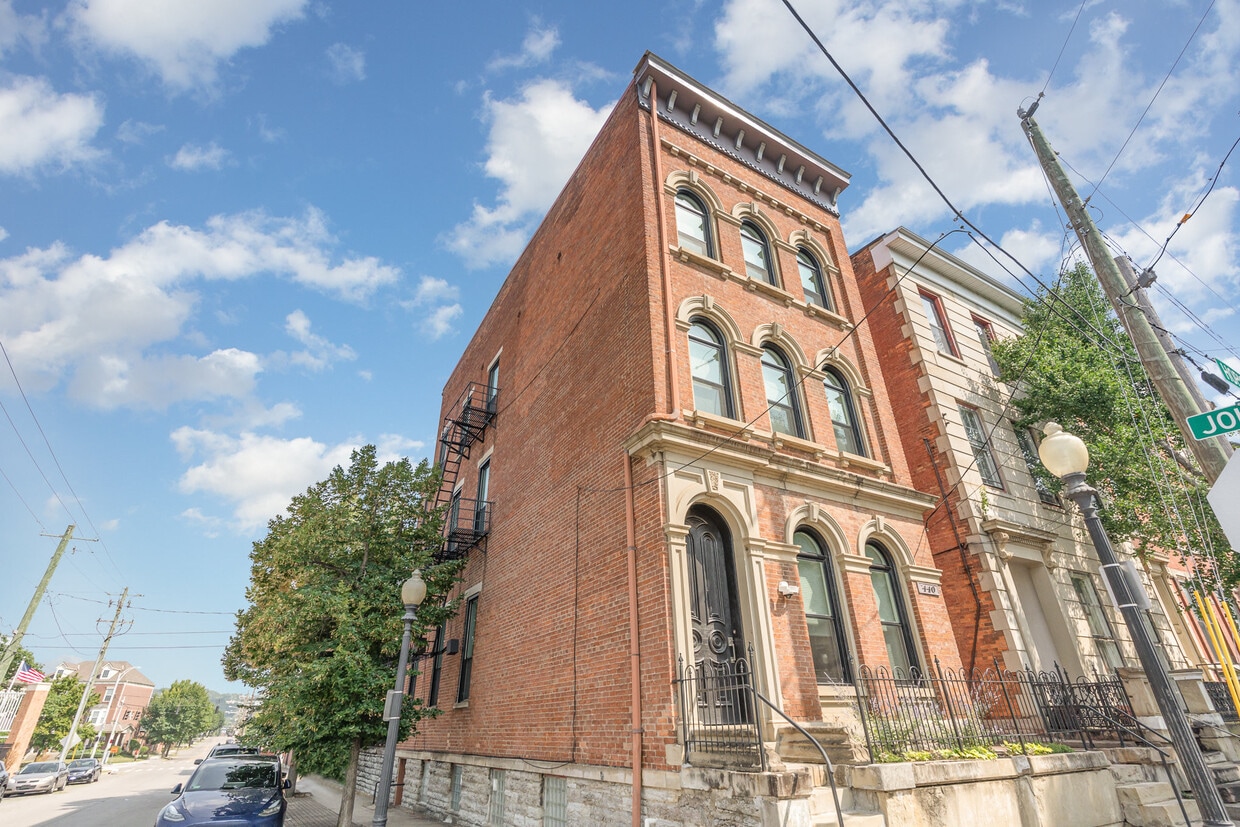 Building - 440 Hopkins St (Cincinnati, OH)