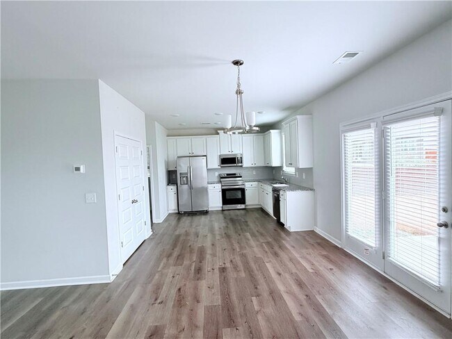 Photo - 409 McGinnis Cir