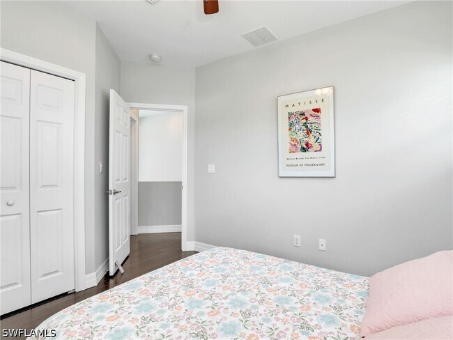 3037 Lunar St