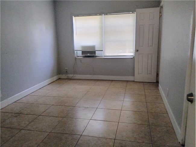 Photo - 242 SE Park St Unit 2