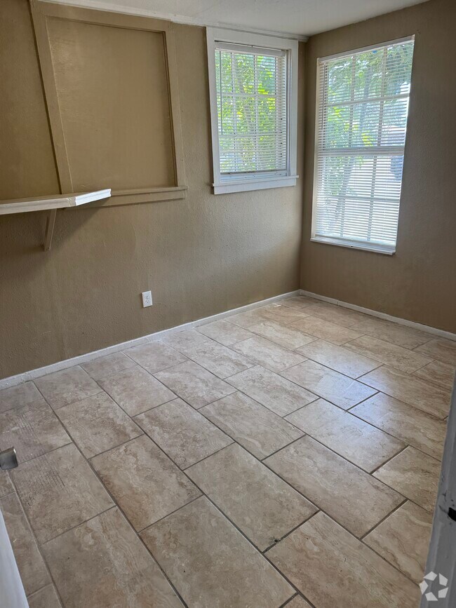 Building Photo - 1473 Drew St Rental