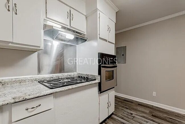 Photo - 1303 Whitehorse St