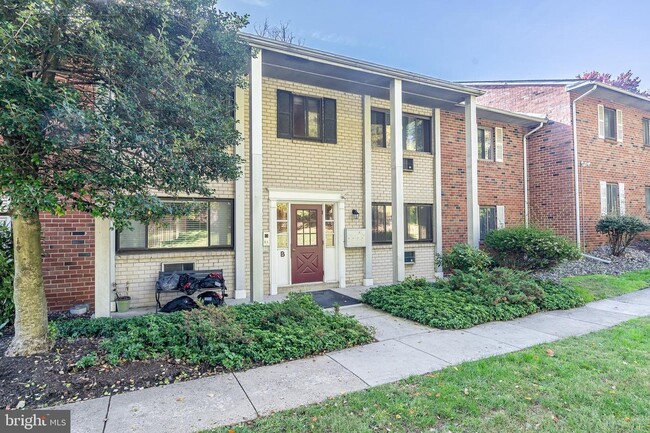 Building Photo - 1 Lawrence Rd Unit B1B