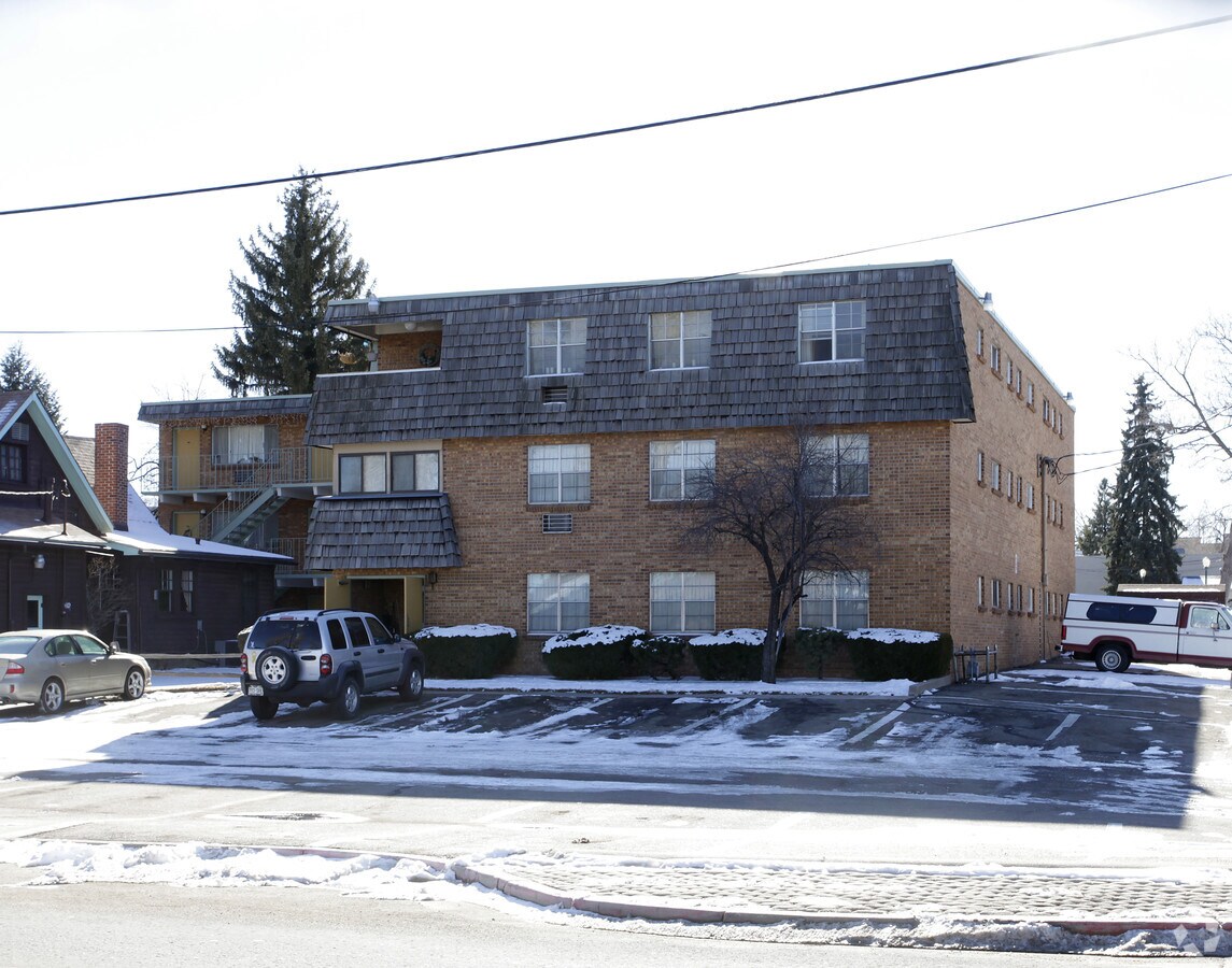 Photo - Swiss Village Apartments