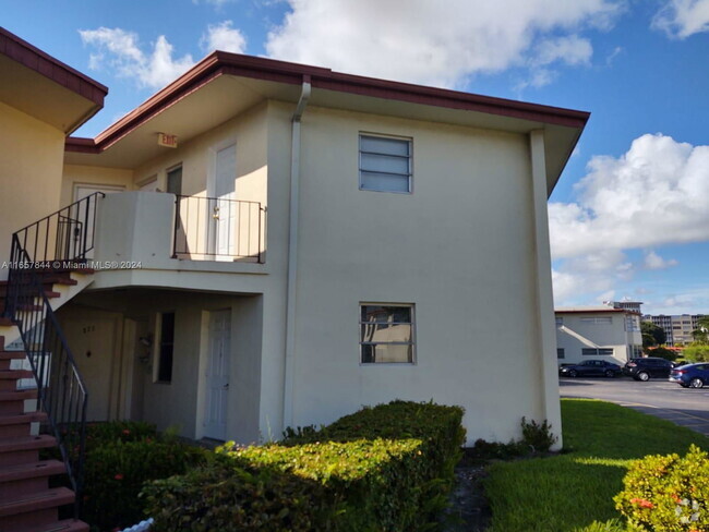 Building Photo - 1611 NE Miami Gardens Dr Unit 212 Rental