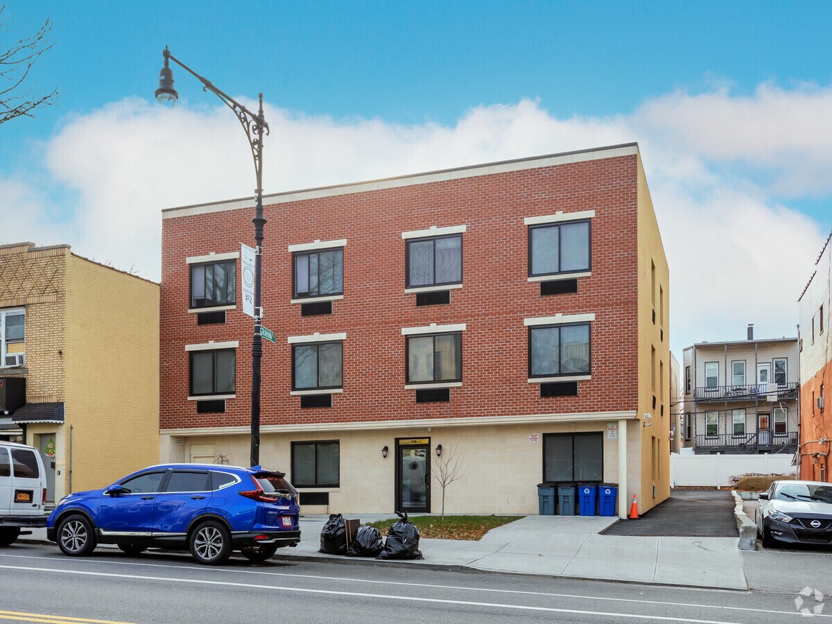 Photo - 840 Morris Park Ave