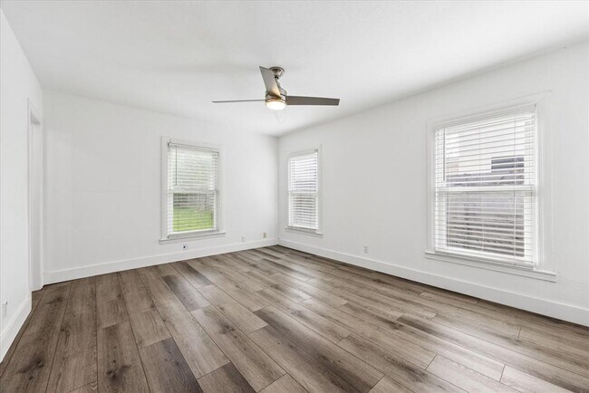 Photo - 1002 Ellingson Ln