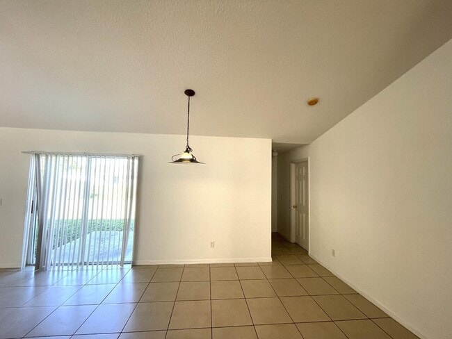 Photo - 1061 SW Coleman Ave